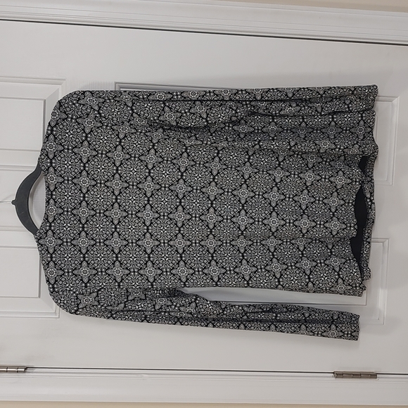 🌲. 4 FOR $20. LM Ann Taylor Loft Maternity Top - Picture 4 of 5